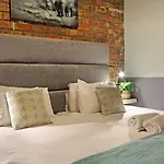 Happy Rhino Hotel