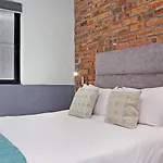 Happy Rhino Hotel